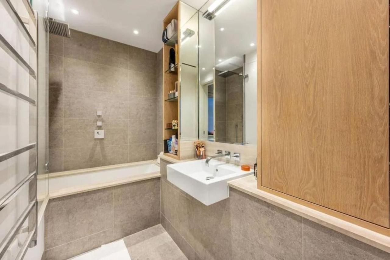Posh 3 Bedroom Flat With Terrace And Indoor Fireplace In Mayfair, Near Hyde Park London Exteriör bild