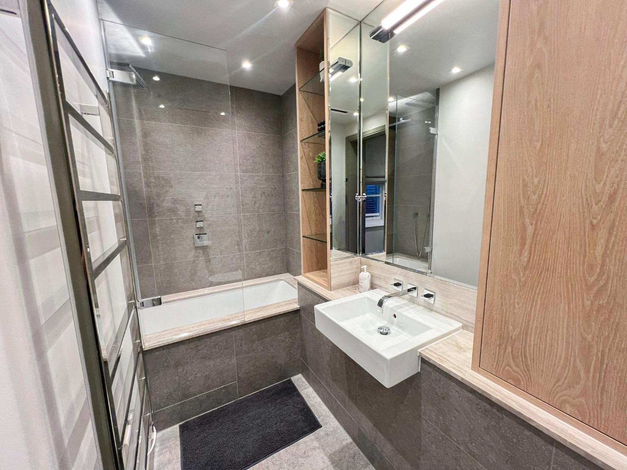 Posh 3 Bedroom Flat With Terrace And Indoor Fireplace In Mayfair, Near Hyde Park London Exteriör bild