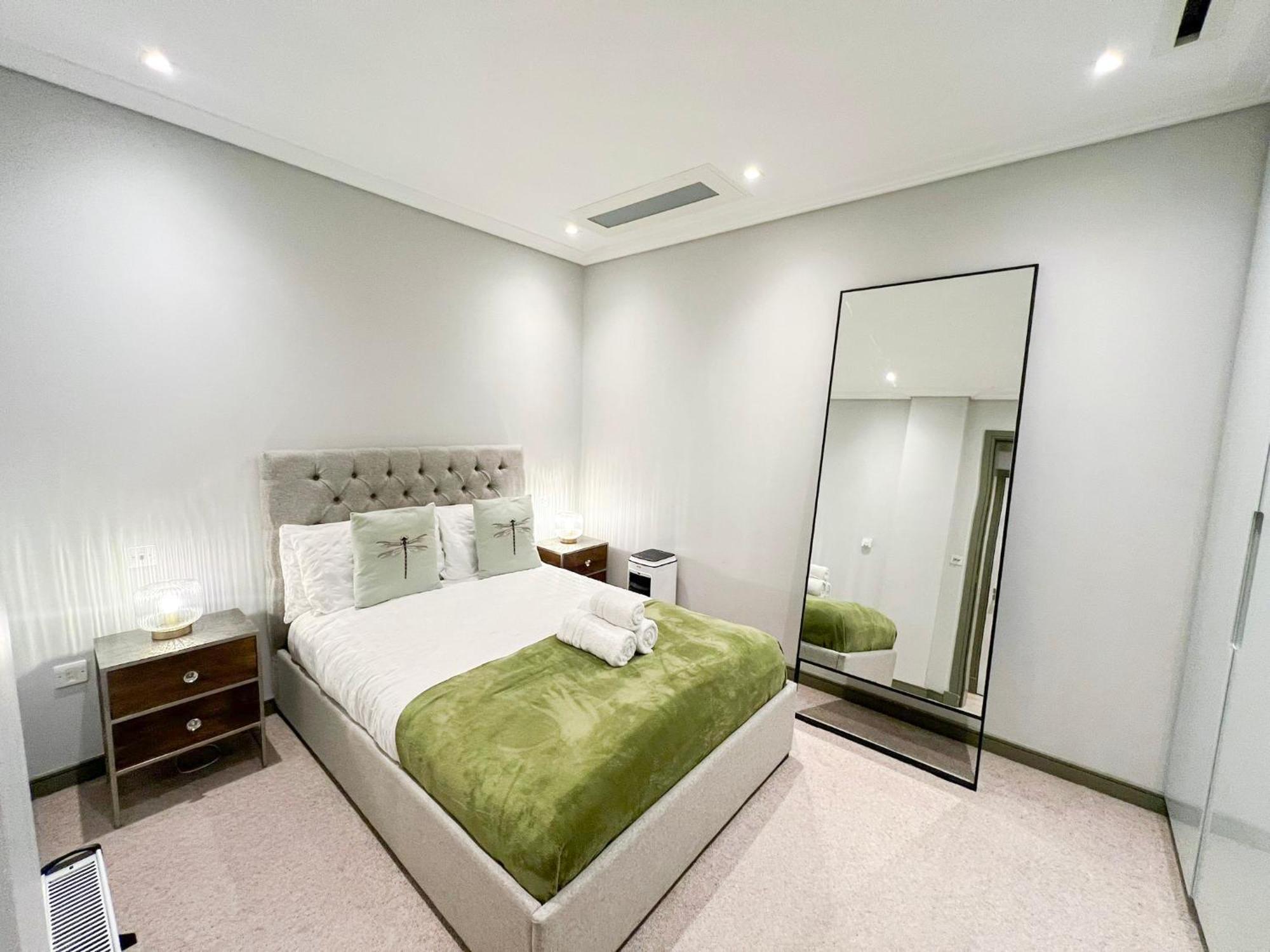 Posh 3 Bedroom Flat With Terrace And Indoor Fireplace In Mayfair, Near Hyde Park London Exteriör bild