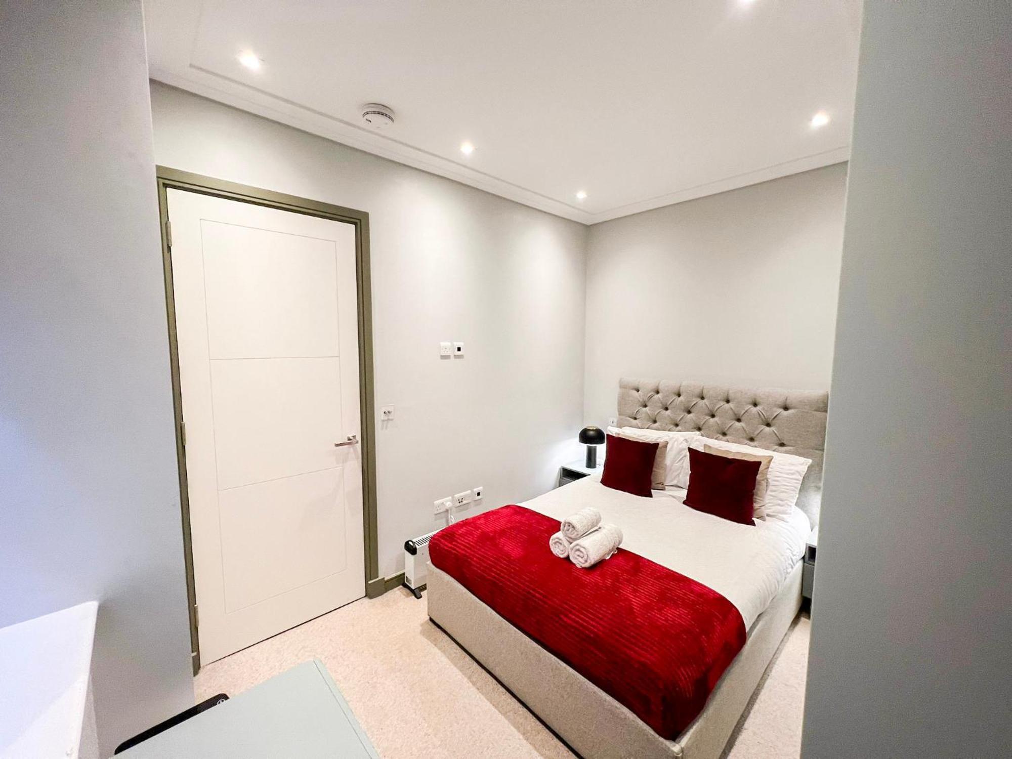 Posh 3 Bedroom Flat With Terrace And Indoor Fireplace In Mayfair, Near Hyde Park London Exteriör bild