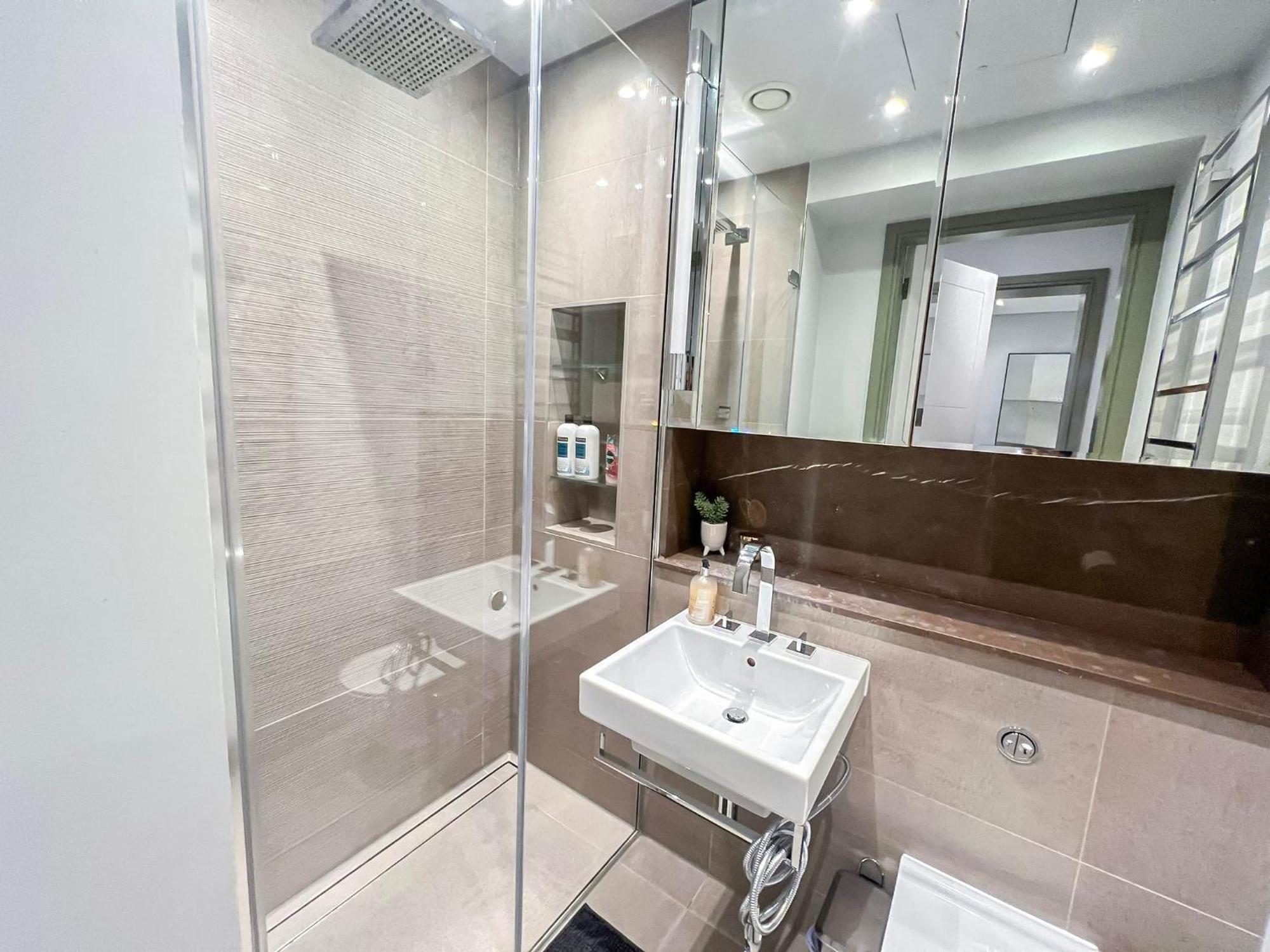 Posh 3 Bedroom Flat With Terrace And Indoor Fireplace In Mayfair, Near Hyde Park London Exteriör bild