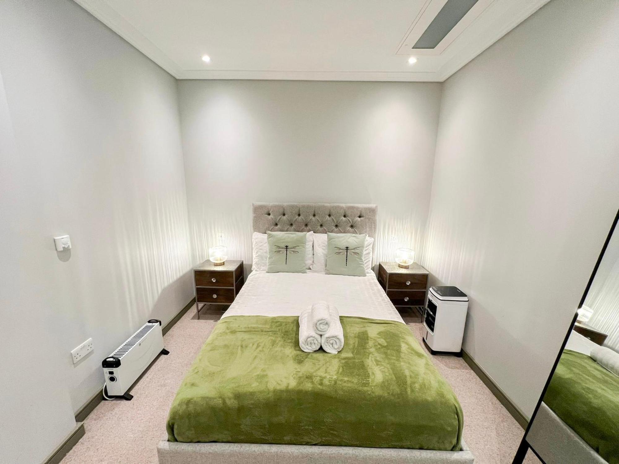 Posh 3 Bedroom Flat With Terrace And Indoor Fireplace In Mayfair, Near Hyde Park London Exteriör bild