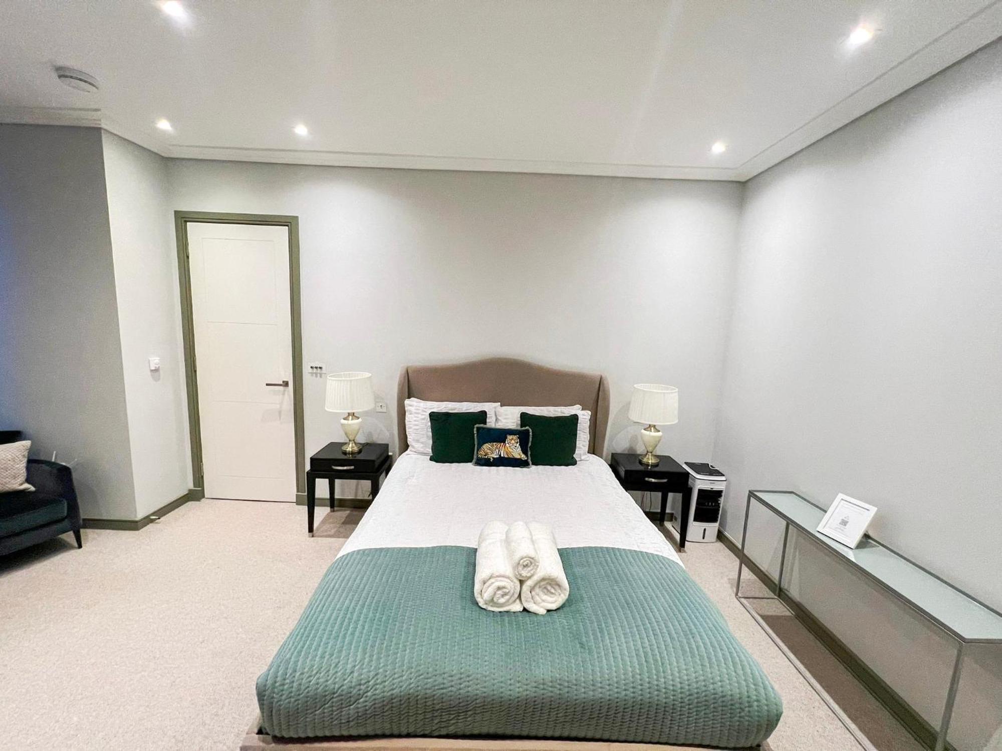 Posh 3 Bedroom Flat With Terrace And Indoor Fireplace In Mayfair, Near Hyde Park London Exteriör bild